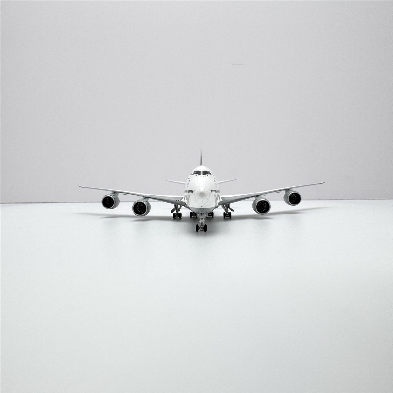 Lufthansa Boeing 747-8 Reg: D-ABYP YY74807 Scale 1:400