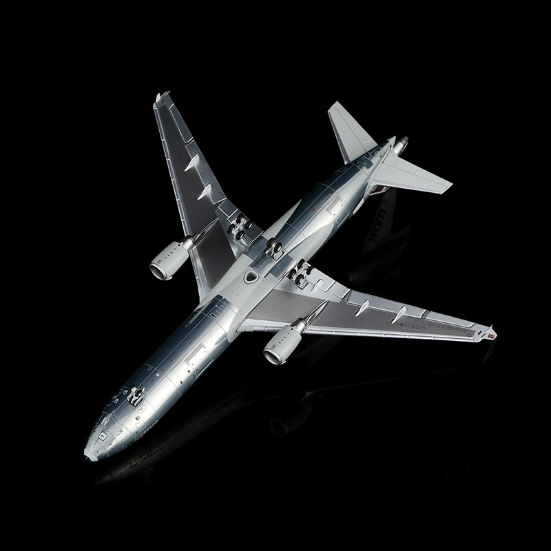 McDonnell Douglas MD-11 N111MD YY1104P Scale 1:400