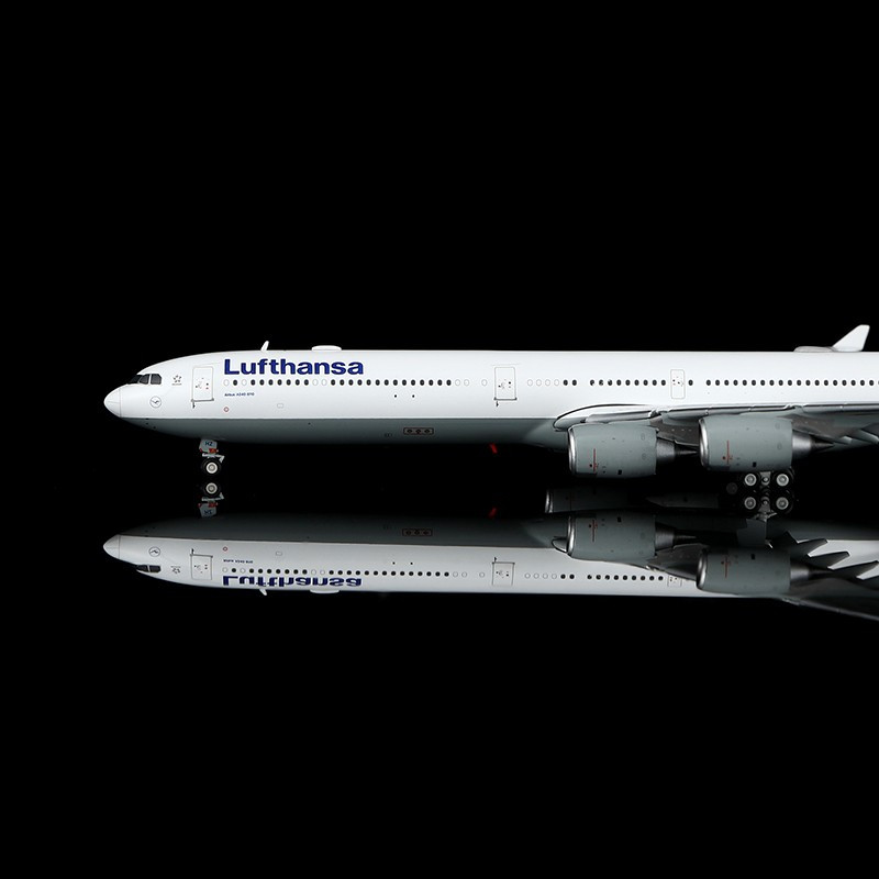 Lufthansa A340-600 Reg: D-AIHZ 