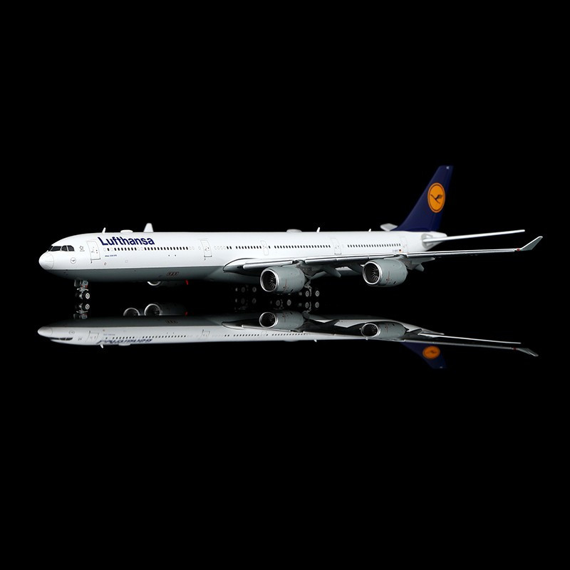 Lufthansa A340-600 Reg: D-AIHZ 
