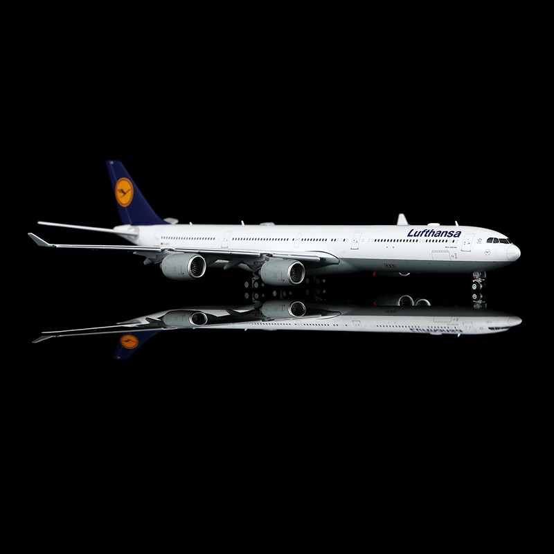 Lufthansa A340-600 Reg: D-AIHZ 