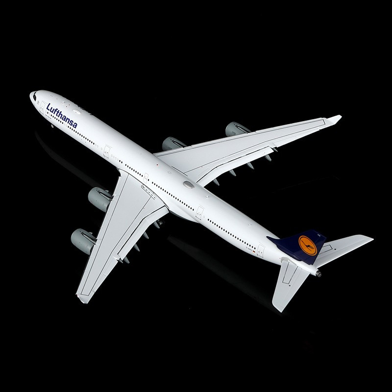 Lufthansa A340-600 Reg: D-AIHZ 