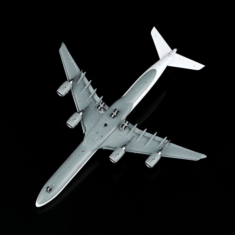 Lufthansa A340-600 Reg: D-AIHZ 