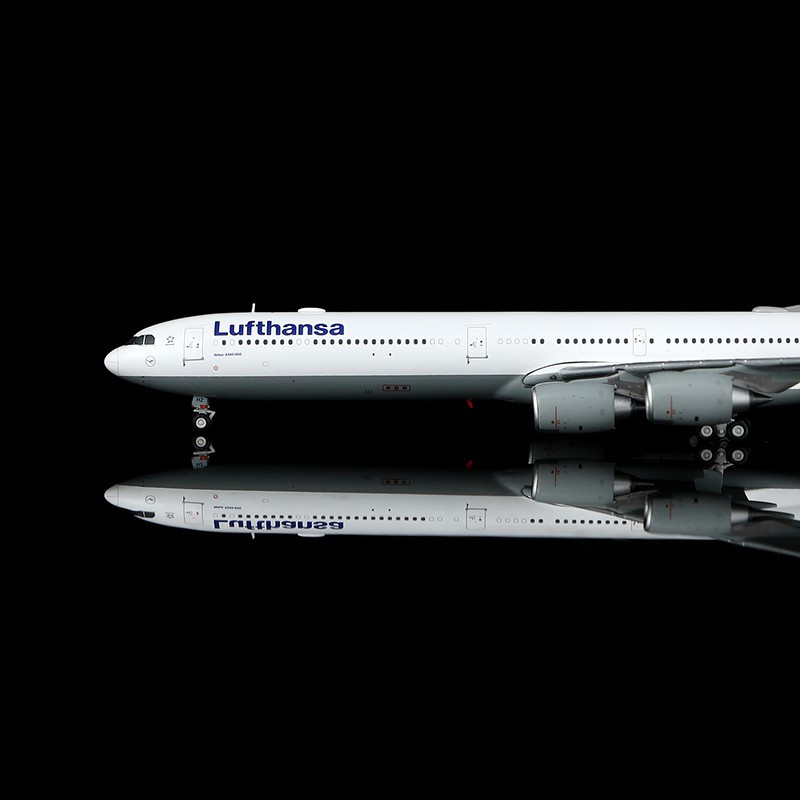 Lufthansa A340-600 Reg: D-AIHZ YY34615 Scale 1:400