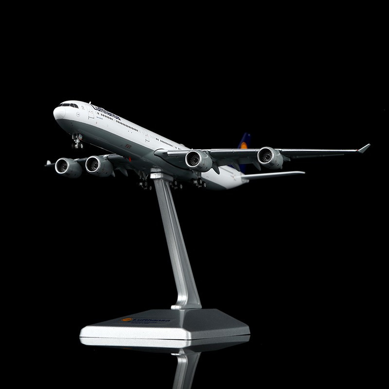 Lufthansa A340-600 Reg: D-AIHX 