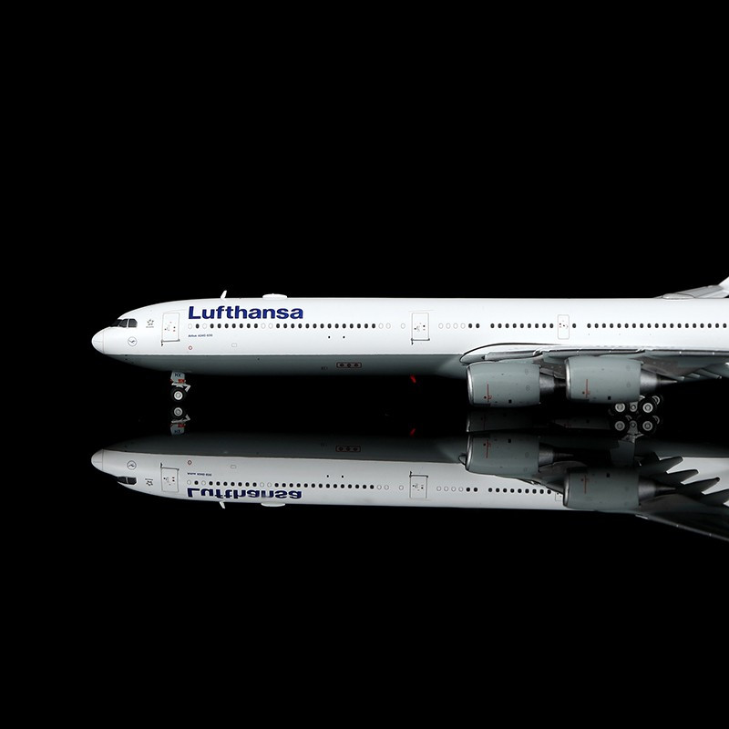 Lufthansa A340-600 Reg: D-AIHX 