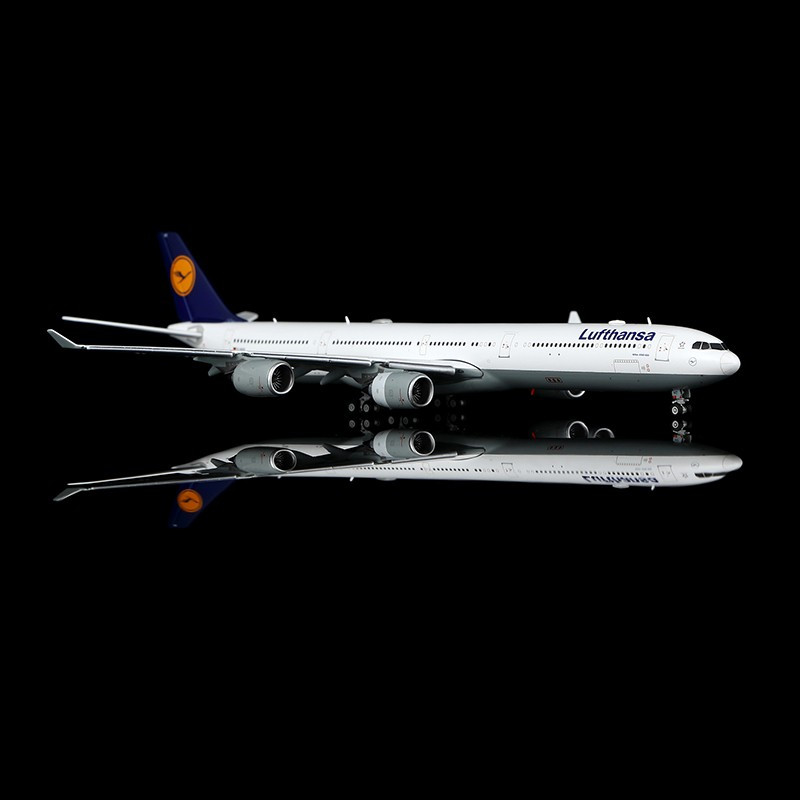 Lufthansa A340-600 Reg: D-AIHX 