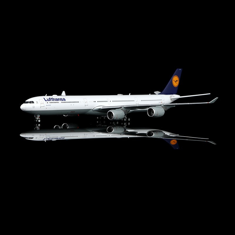 Lufthansa A340-600 Reg: D-AIHX YY34625 Scale 1:400