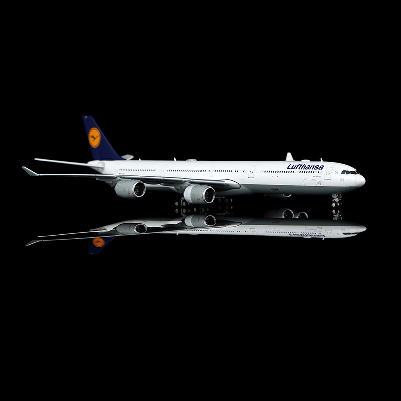Lufthansa A340-600 Reg: D-AIHX YY34625 Scale 1:400