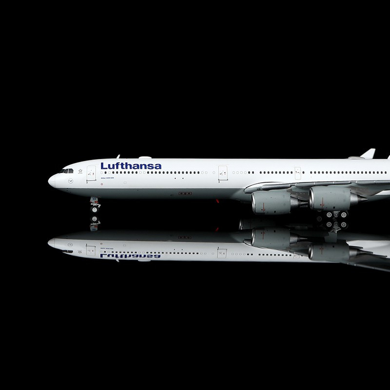 Lufthansa A340-600 Reg: D-AIHX YY34625 Scale 1:400
