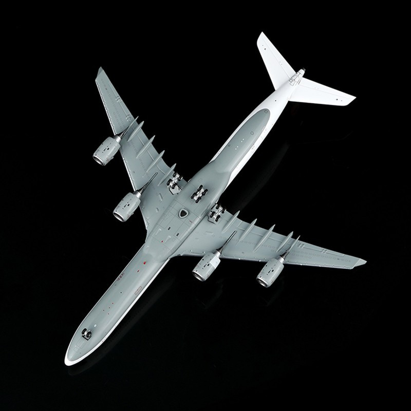 Lufthansa A340-600 Reg: D-AIHX YY34625 Scale 1:400
