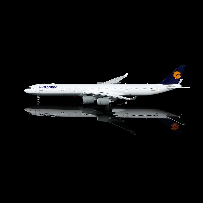 Lufthansa A340-600 Reg: D-AIHX YY34625 Scale 1:400