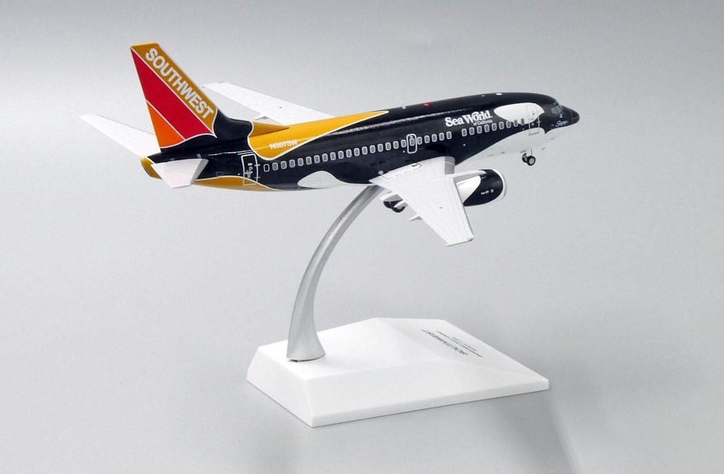 JC Wings SOUTHWEST B737-500 (SHAMU 2-SEAWORLD CALIFORNIA) N507SW