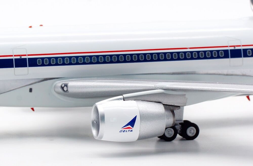 B-Models 1:200 エアカナダ L-1011 C-FTNG Air Canada Lockheed L-1011 C-FTNF with stand B-Models