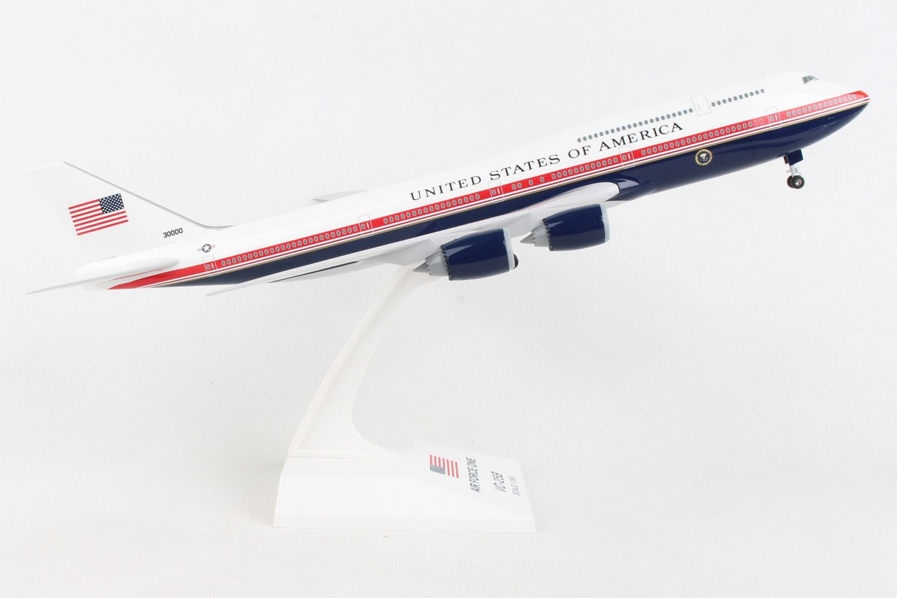SKYMARKS AIR FORCE ONE 747-8I 1/200 W/GEAR (VC-25B) #30000