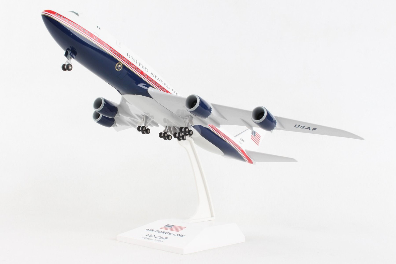 SKYMARKS AIR FORCE ONE 747-8I 1/200 W/GEAR (VC-25B) #30000