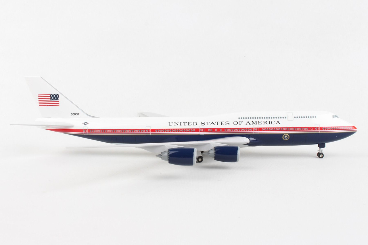 SKYMARKS AIR FORCE ONE 747-8I 1/200 W/GEAR (VC-25B) #30000