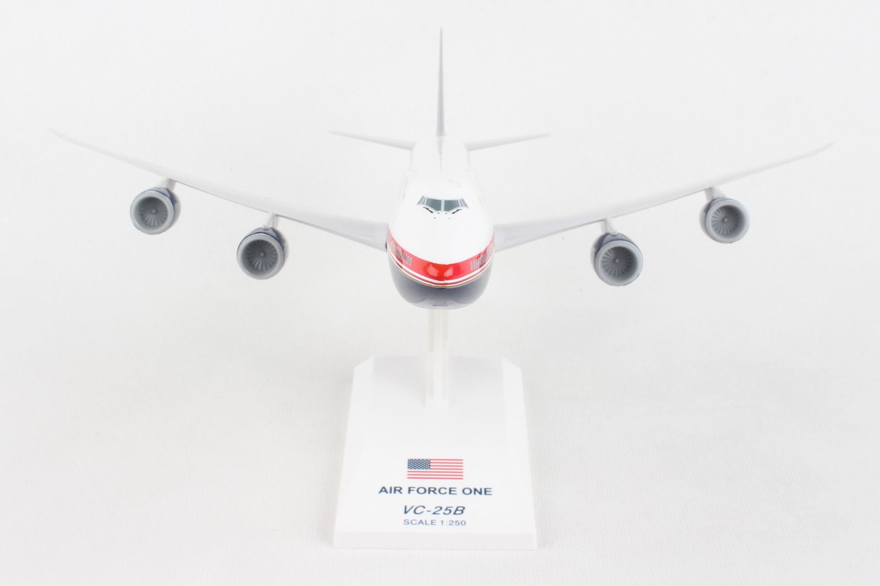 1/400 CORS AIR 747−300 「キスマークバージョン」 1/400 CORS AIR 747−300 「キスマークバージョン」 - メルカリ