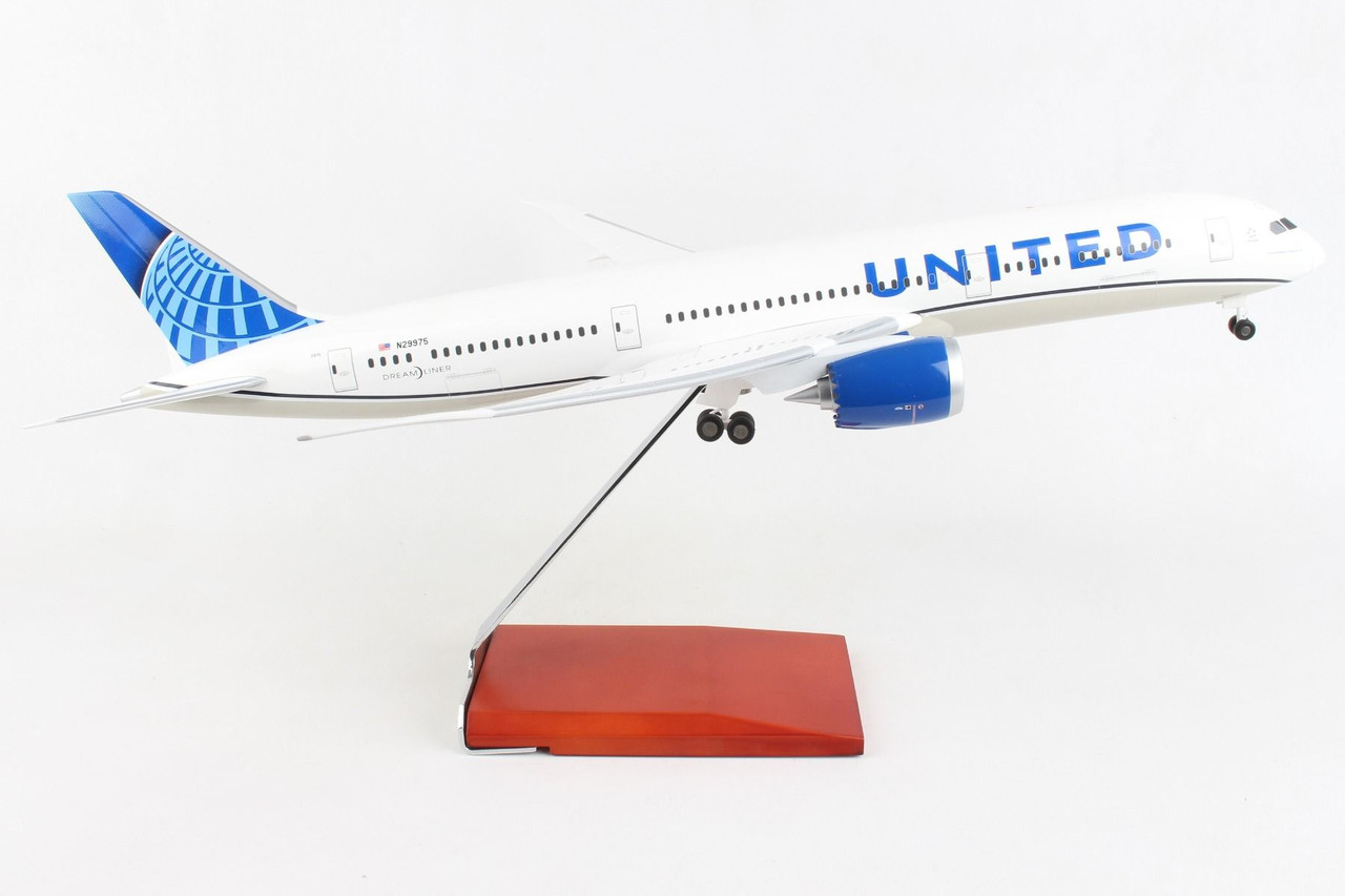 Daron Skymasters Modello Aereo American 787-9 – Scala 1/200 (Plastica, Con Supporto) - 2