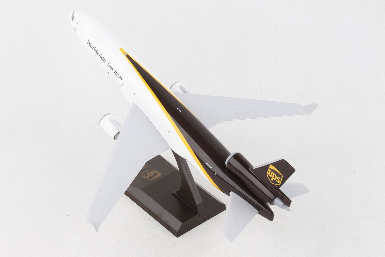 5.25 Inch MD-11 UPS World Services 1/460 Scale Model Airplane by Daron –  Pang's Models and Hobbies