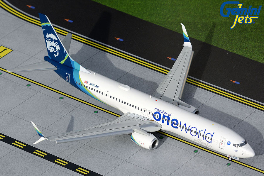Gemini200 Alaska Airlines B737-900ER oneworld livery; flaps down