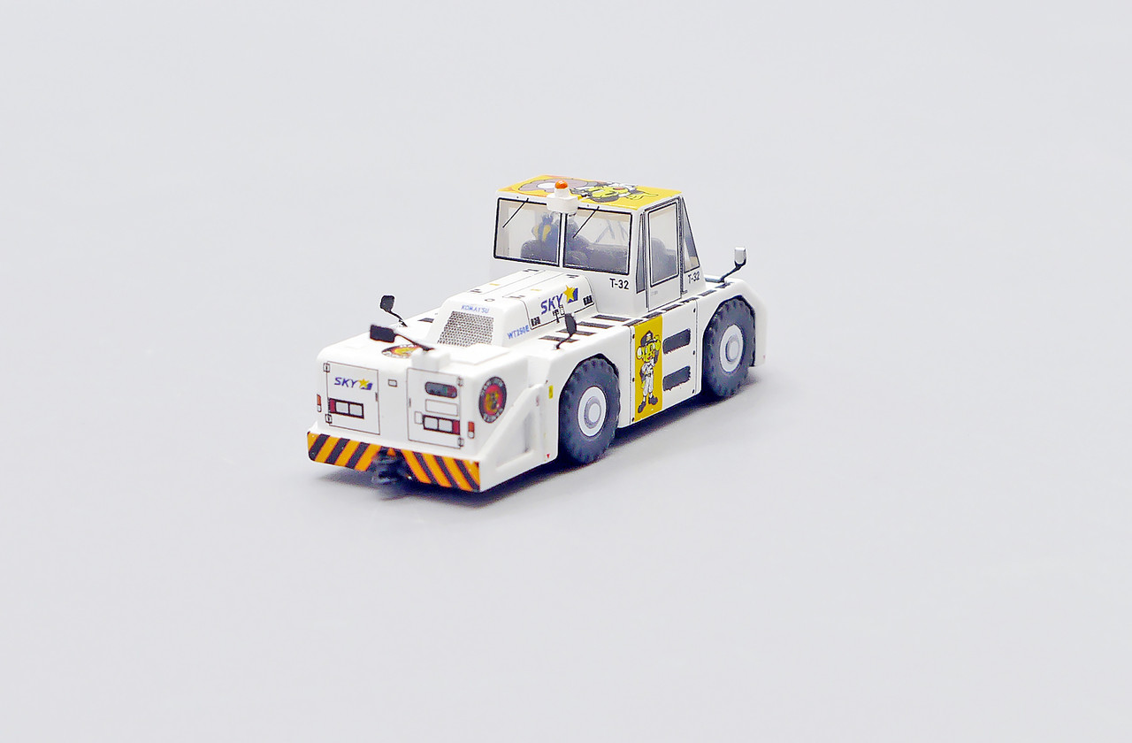 JC Wings Skymark Tiger WT250E Pushback Tug GSE2WT250E06 1:200
