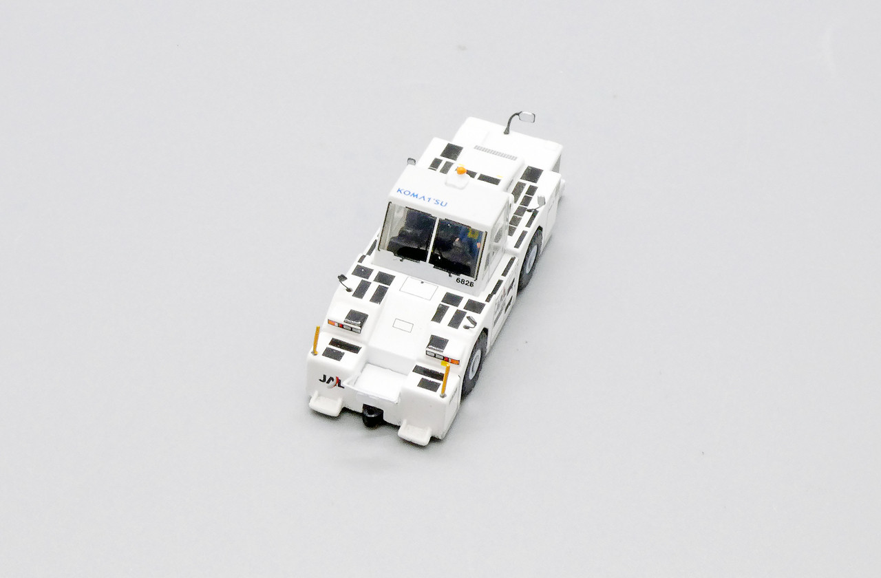 JC Wings JAL WT500E Towing Tractor GSE2WT500E03 1:200