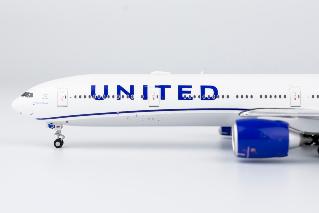 United B777-300 　1/150スケール Amazon.com: QIYUMOKE 1/150 Boeing 777-300ER United 18.5