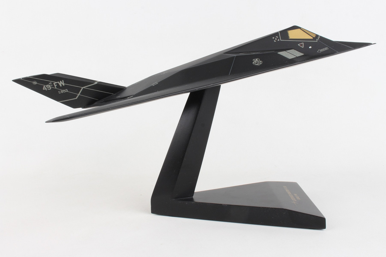 F-117A Nighthawk Stealth Fighter 1:48 Model – B5548 | Diecast