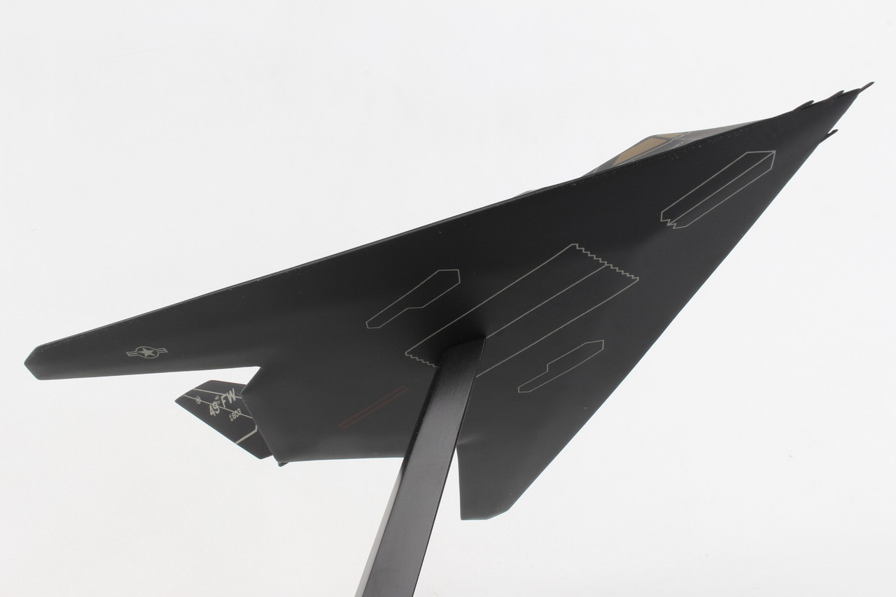 F-117A Nighthawk Stealth Fighter 1:48 Model – B5548 | Diecast