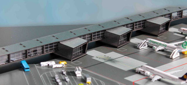 HERPA AMERSTERDAM AIRPORT PIER G CORRIDOR & PIER H 1/500 - Airline