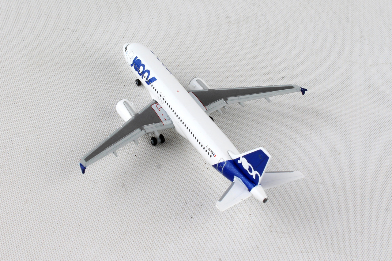 Herpa Avion Airlines 1/500 - Fokker 70 Vietnam Airlines