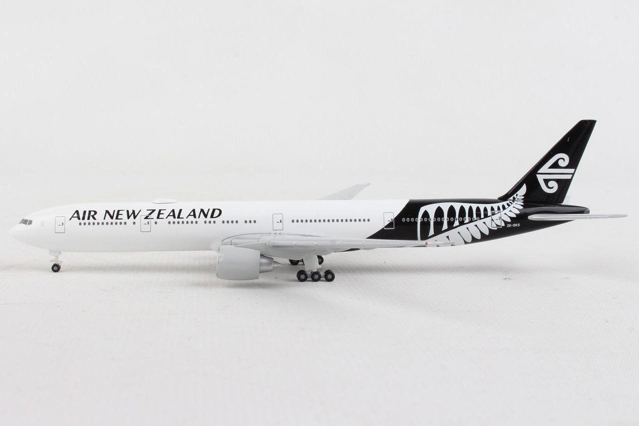 HERPA AIR NEW ZEALAND 777-300 1/500 (**) - Airline Museum