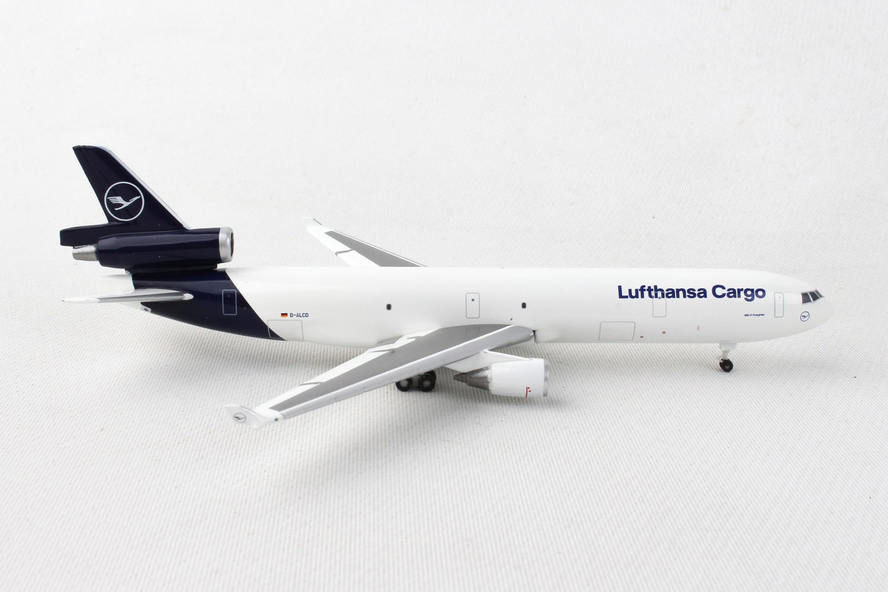 HERPA LUFTHANSA CARGO MD11F 1/500 NEW LIVERY - Airline Museum