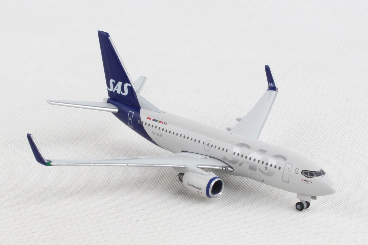 SAS 737-700 HE536226 1:500