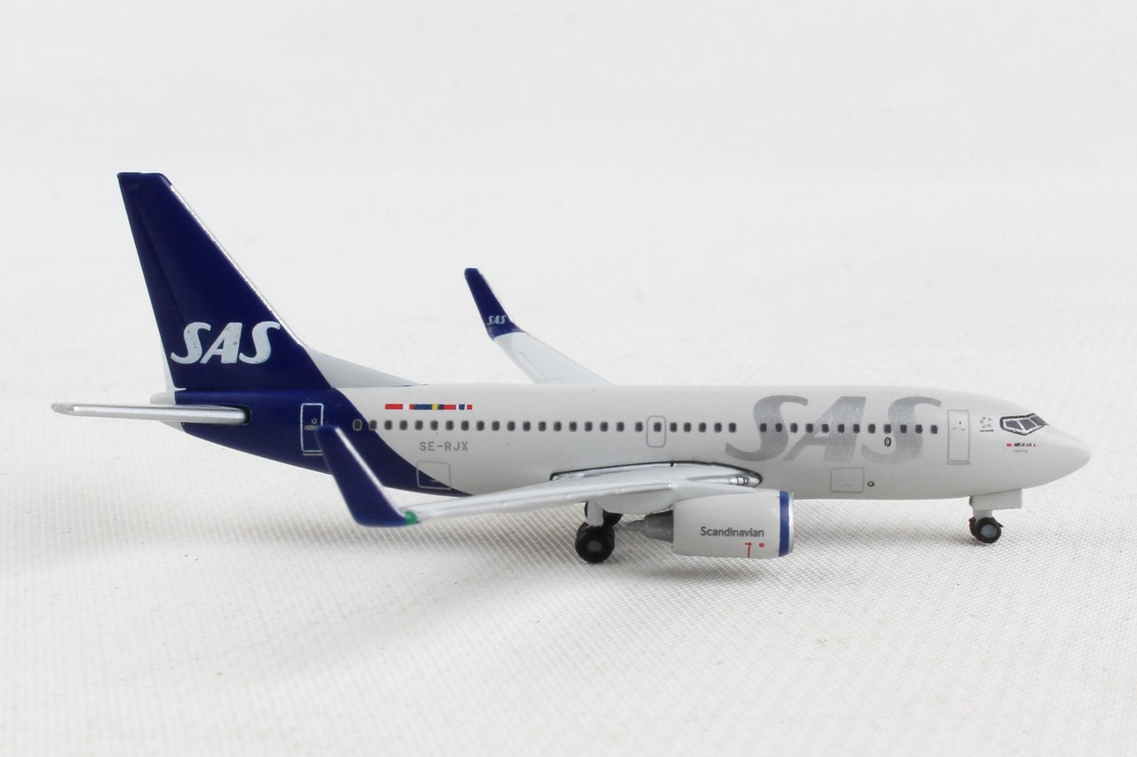 SAS 737-700 HE536226 1:500