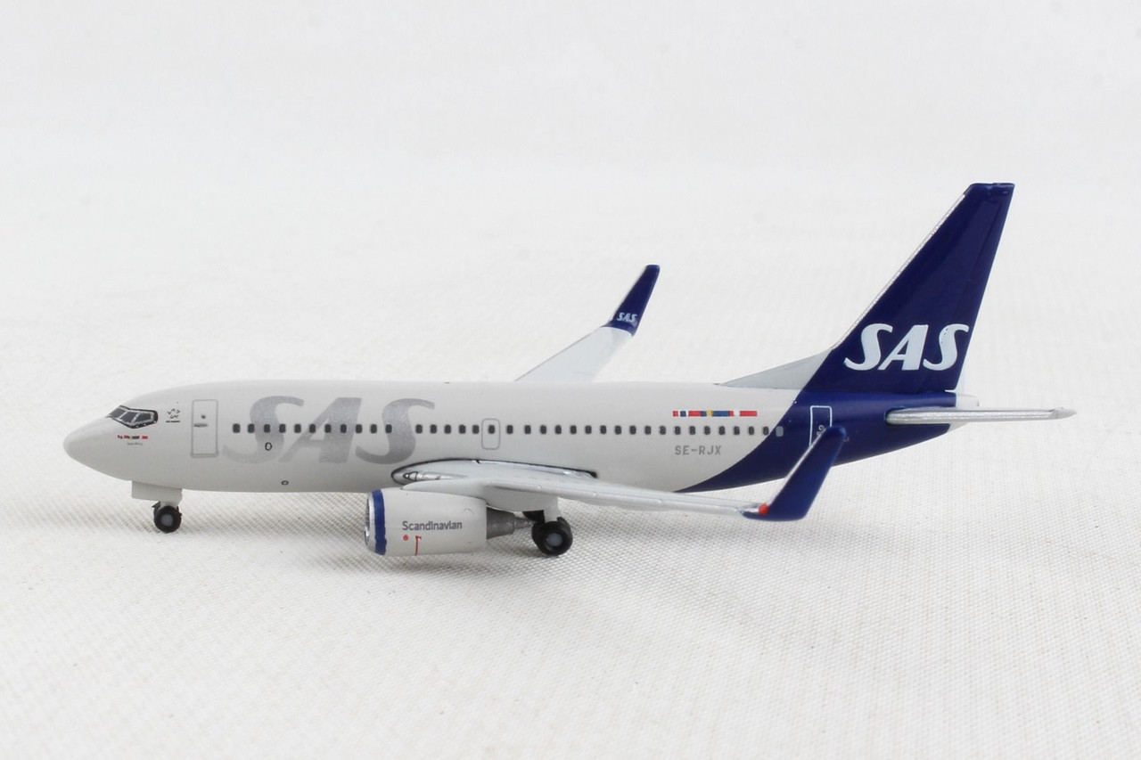 SAS 737-700 HE536226 1:500