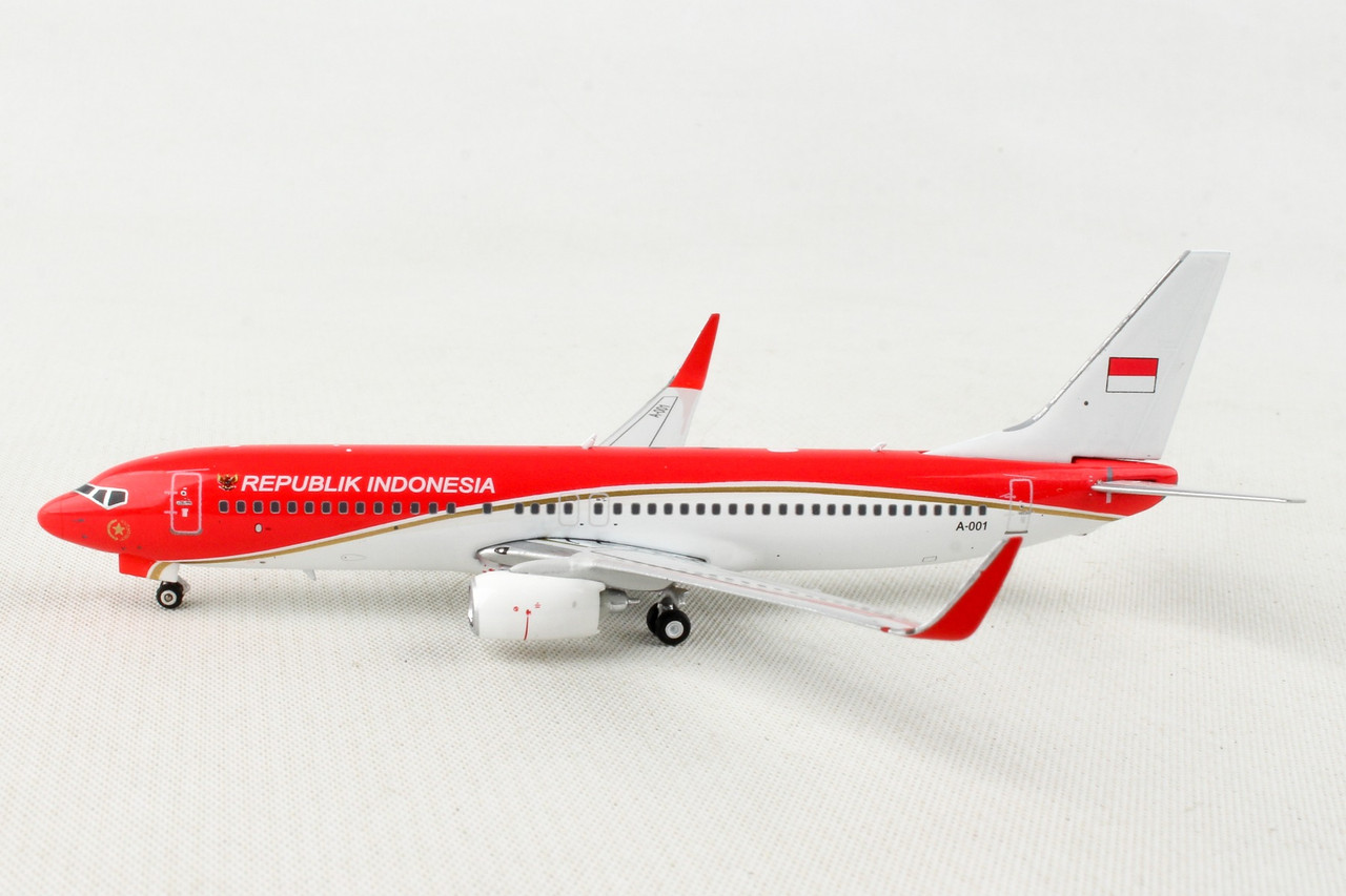 PHOENIX REPUBLIK INDONESIA 737-800 1/400 REG#A-001 (**) - Airline