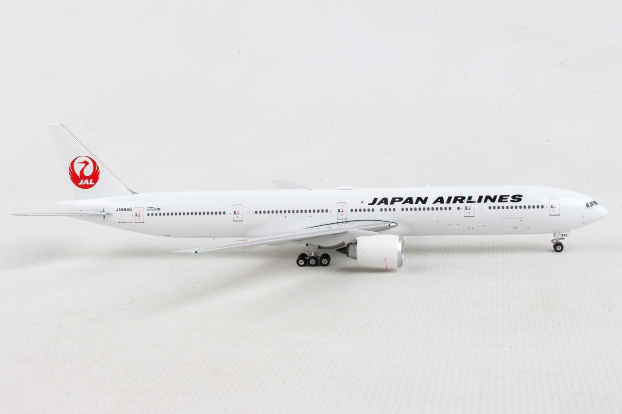 PHOENIX JAPAN 777-300 1/400 REG#JA8945 (**) - Airline Museum