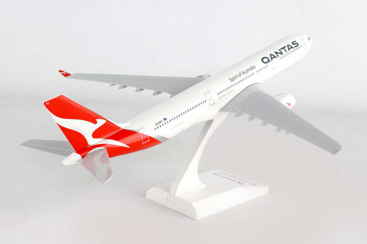 SKYMARKS QANTAS A330-300 1/200 NEW LIVERY - Diecast Airplane