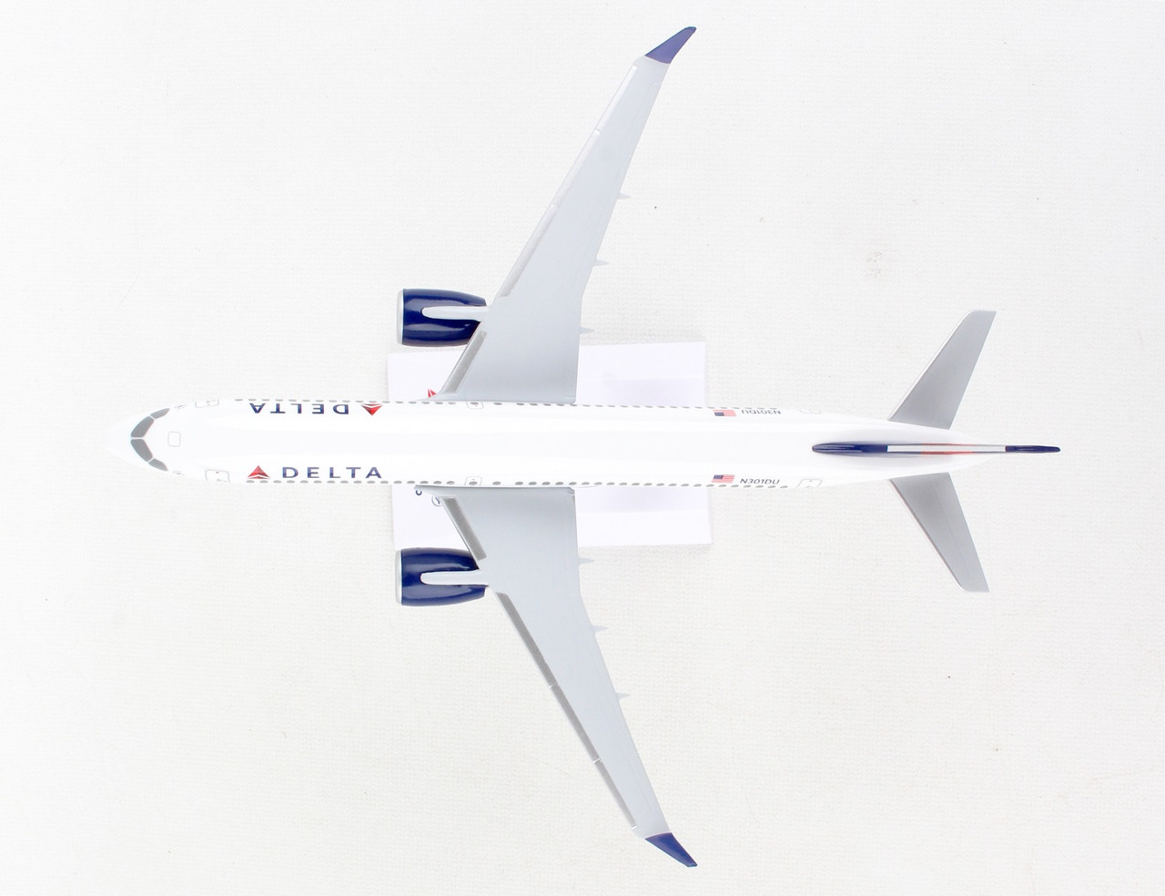 SKYMARKS DELTA A220-300 1/200 - The Airplane Collection