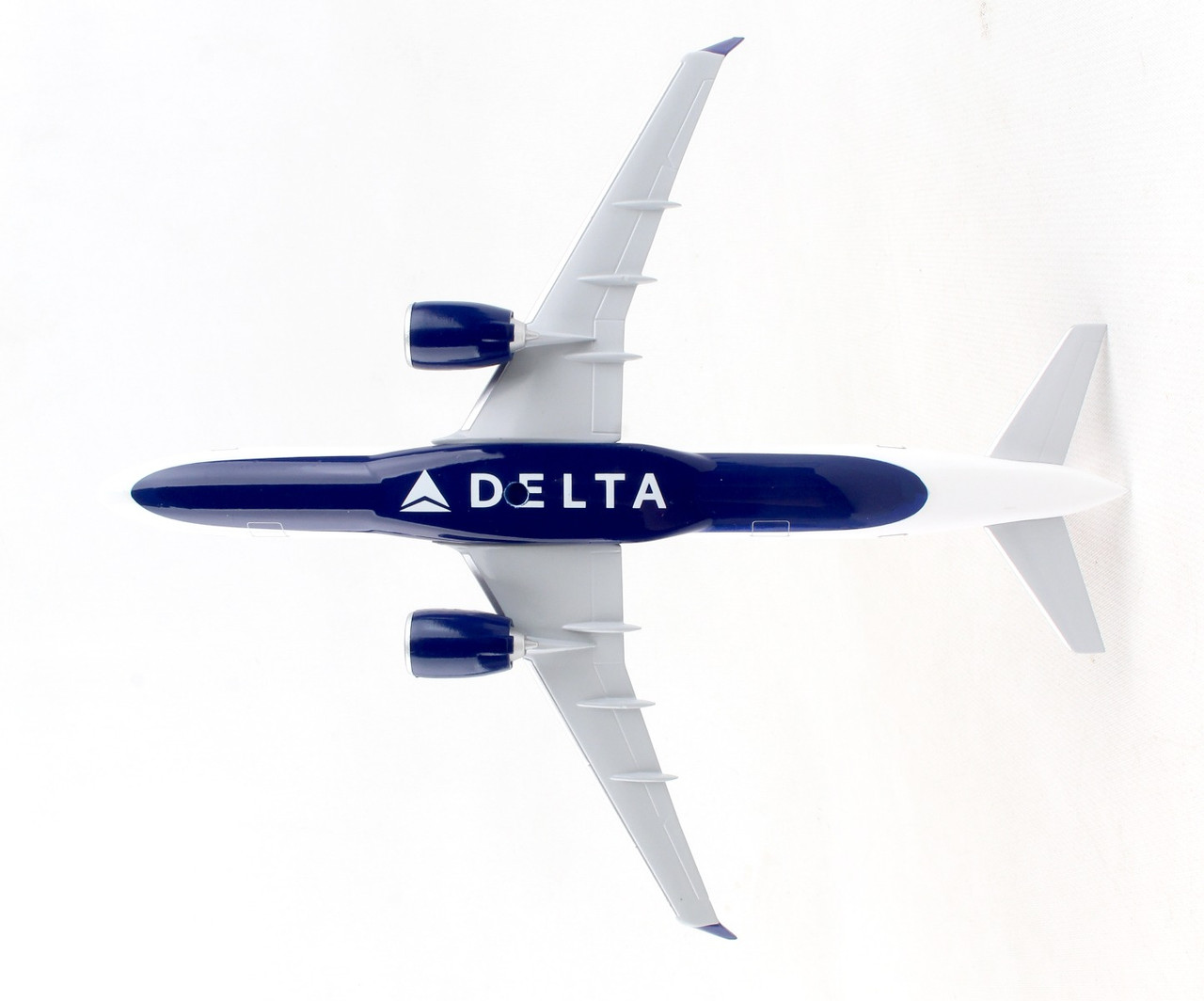 SKYMARKS DELTA A220-300 1/200 - The Airplane Collection