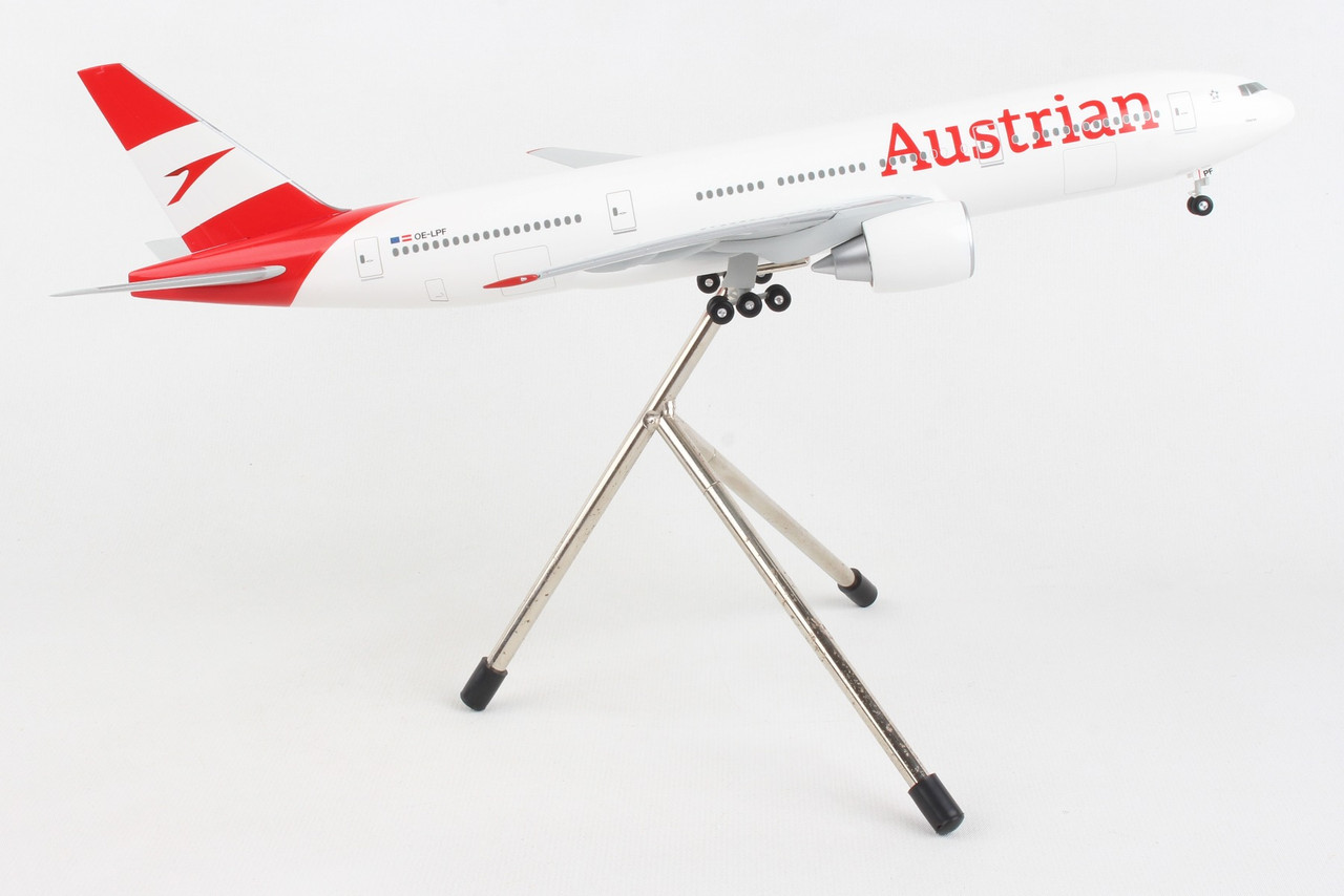 HOGAN AUSTRIAN 777-200 1/200 W/TRIPOD & GEAR - Airline Museum