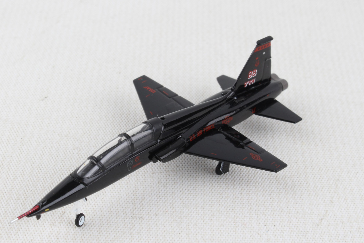 HOGAN USAF T38A 1/200 9TH RECON WING BEALE AFB 2010 Airline Museum