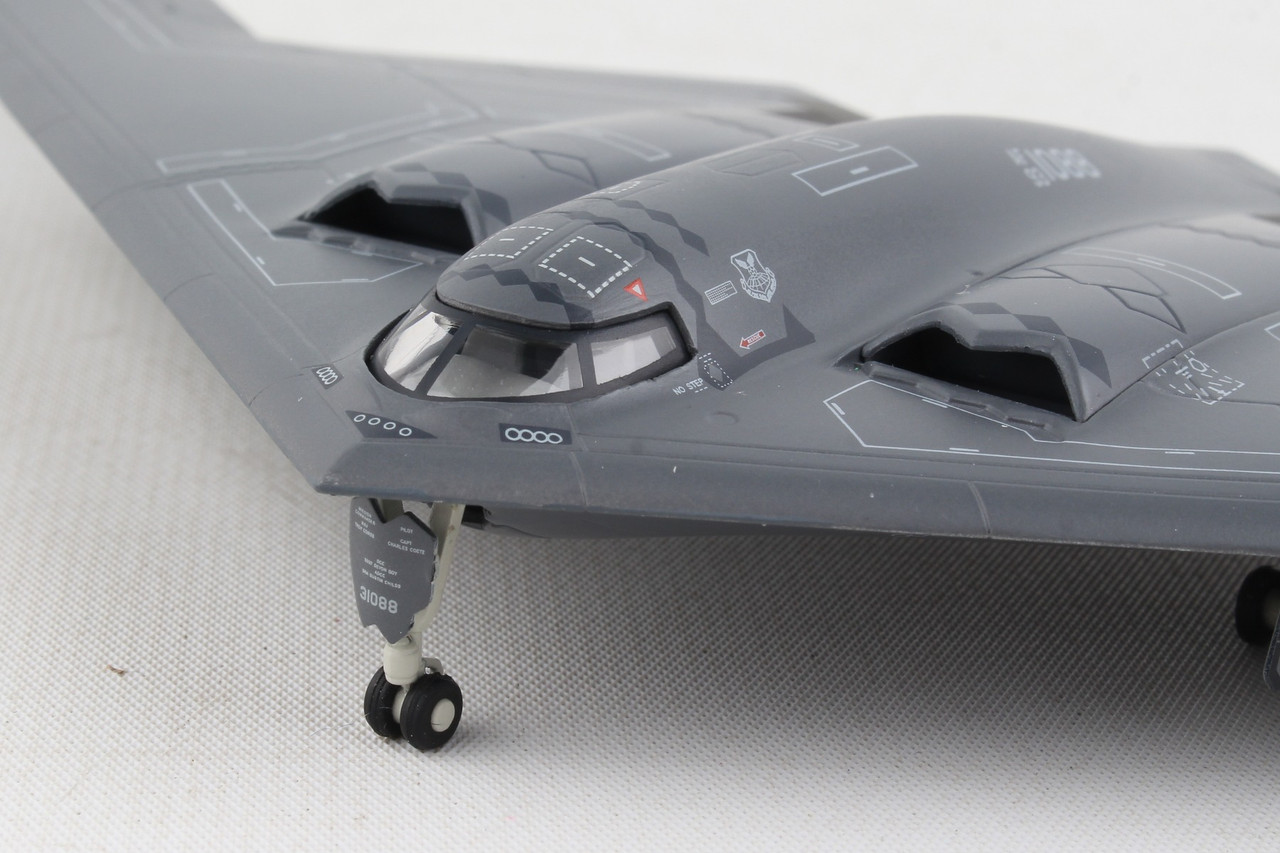 日本製即納1/200 B-2A U.S.A.F Spirit of Texas ＆　ステルス爆撃機DVDをプレゼント 軍用機