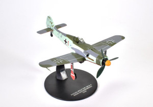 Focke-Wulf Fw 190D-9 - 104-victory ace Lt. Heinz Sachsenberg, JV 44 "Papagei Staffel," Germany, 1945 (1:72) Focke-Wulf Fw 190D-9 - 104-victory ace Lt. Heinz Sachsenberg, JV 44 "Papagei Staffel," Germany, 1945 (1:72)