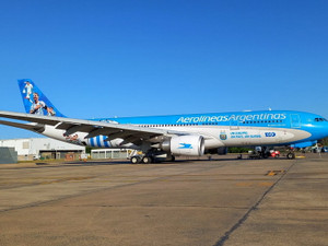Phoenix Model Aerolineas Argentinas A330-200 LV-FVH "Argentina National Football Team" PH4ARG2346 1:400