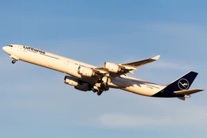 Phoenix Model Lufthansa Airbus A340-600 D-AIHF PH04484 1:400