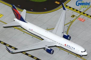 GeminiJets Delta Air Lines B767-300ER N1201P GJDAL2104 1:400
