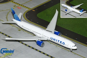 Gemini200 United Airlines B777-300ER flaps down N2352U G2UAL1247F 1:200